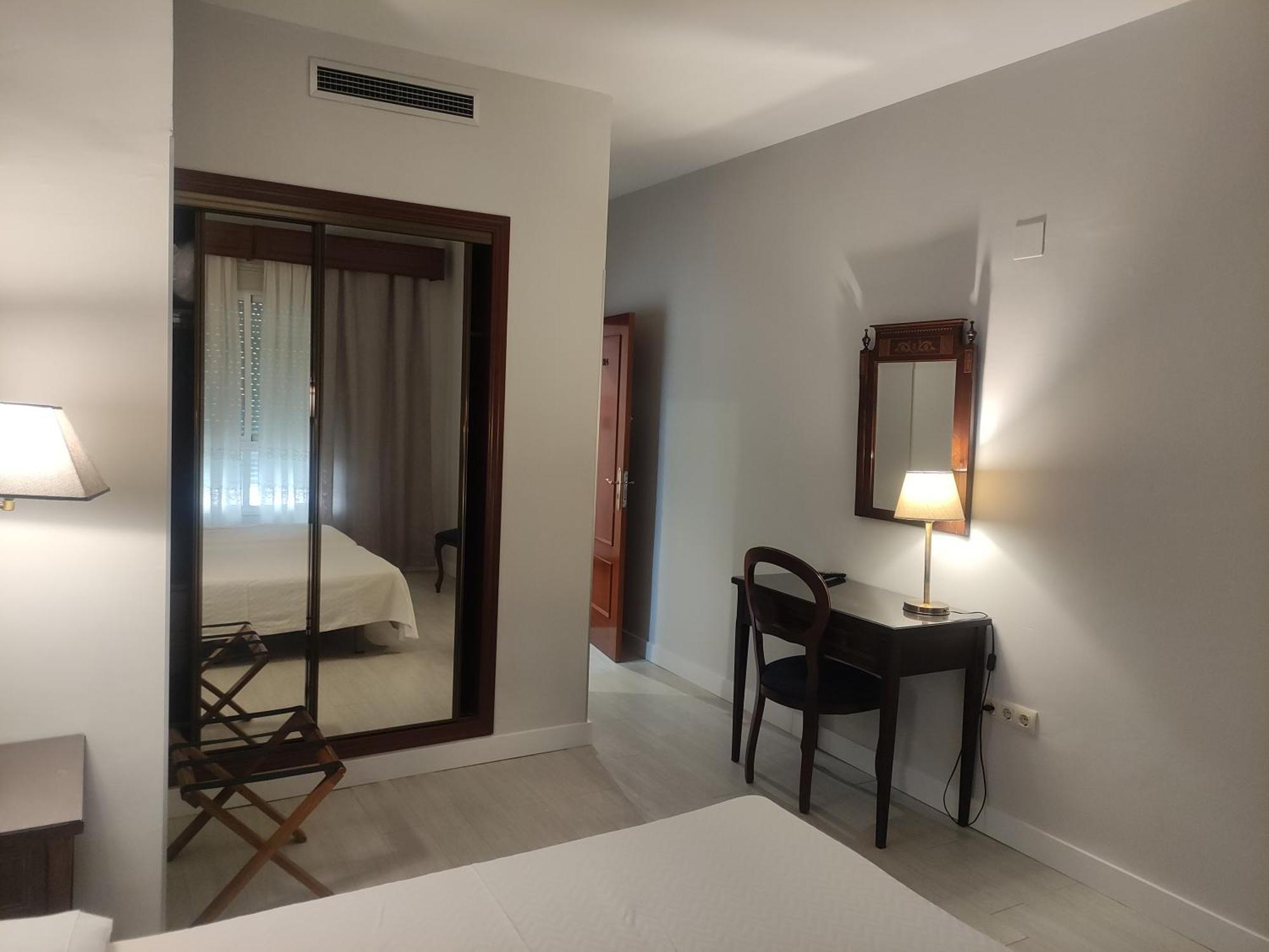 Hotel Iberia Plaza America Caceres Luaran gambar