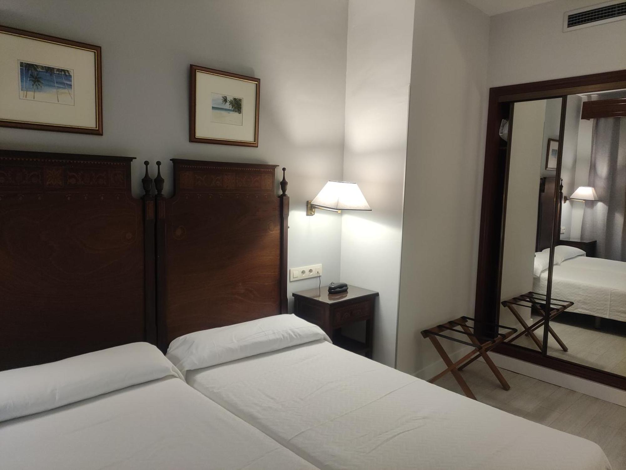 Hotel Iberia Plaza America Caceres Luaran gambar